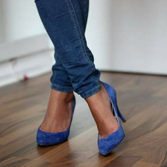 Sarah Siah Shoes - Last Size 8.5 🍹💙Crushed Velvet Heel Pump